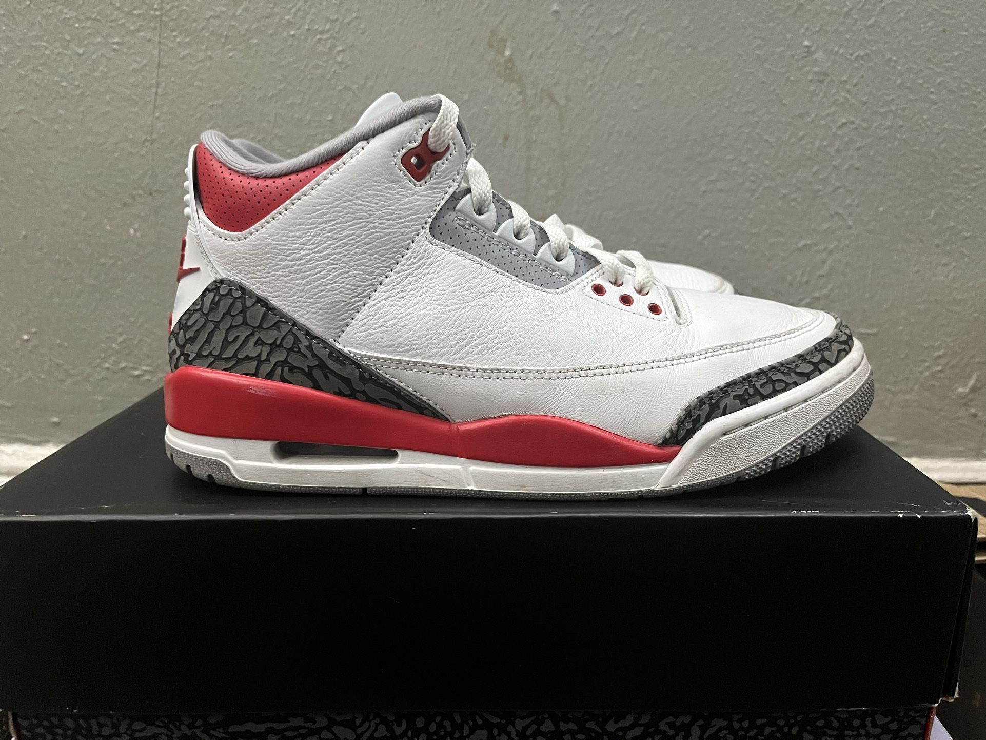 Jordan 3 Fire Red Sz 9.5