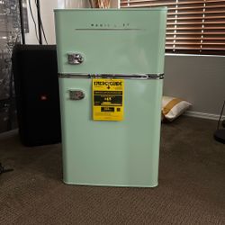 Magic Chef Retro Compact Fridge 