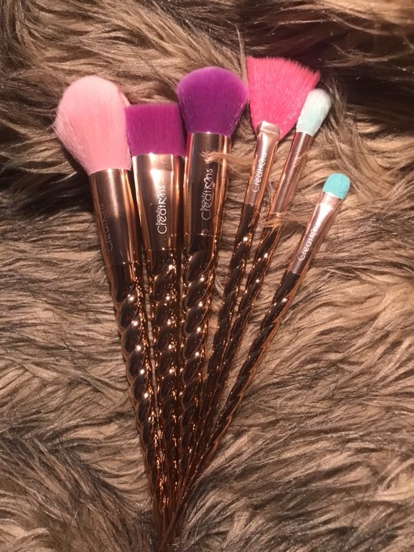 Makeup brushes