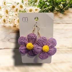 RESTOCKED!!  Adorable Daisy Earrings 🌼