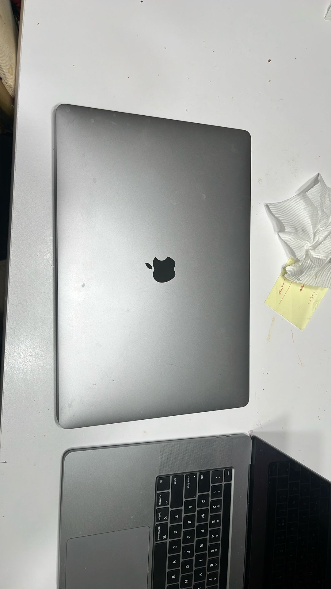 MacBook Pro. 16. 2019