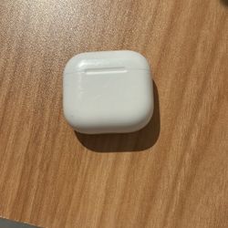 AirPods 4 with ANC missing One Bud