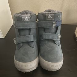 Kids Hiking  Boots Size 6 Youth
