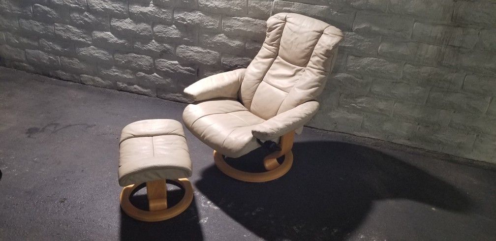 Ekornes Stressless Recliner and Ottoman - ForTrade