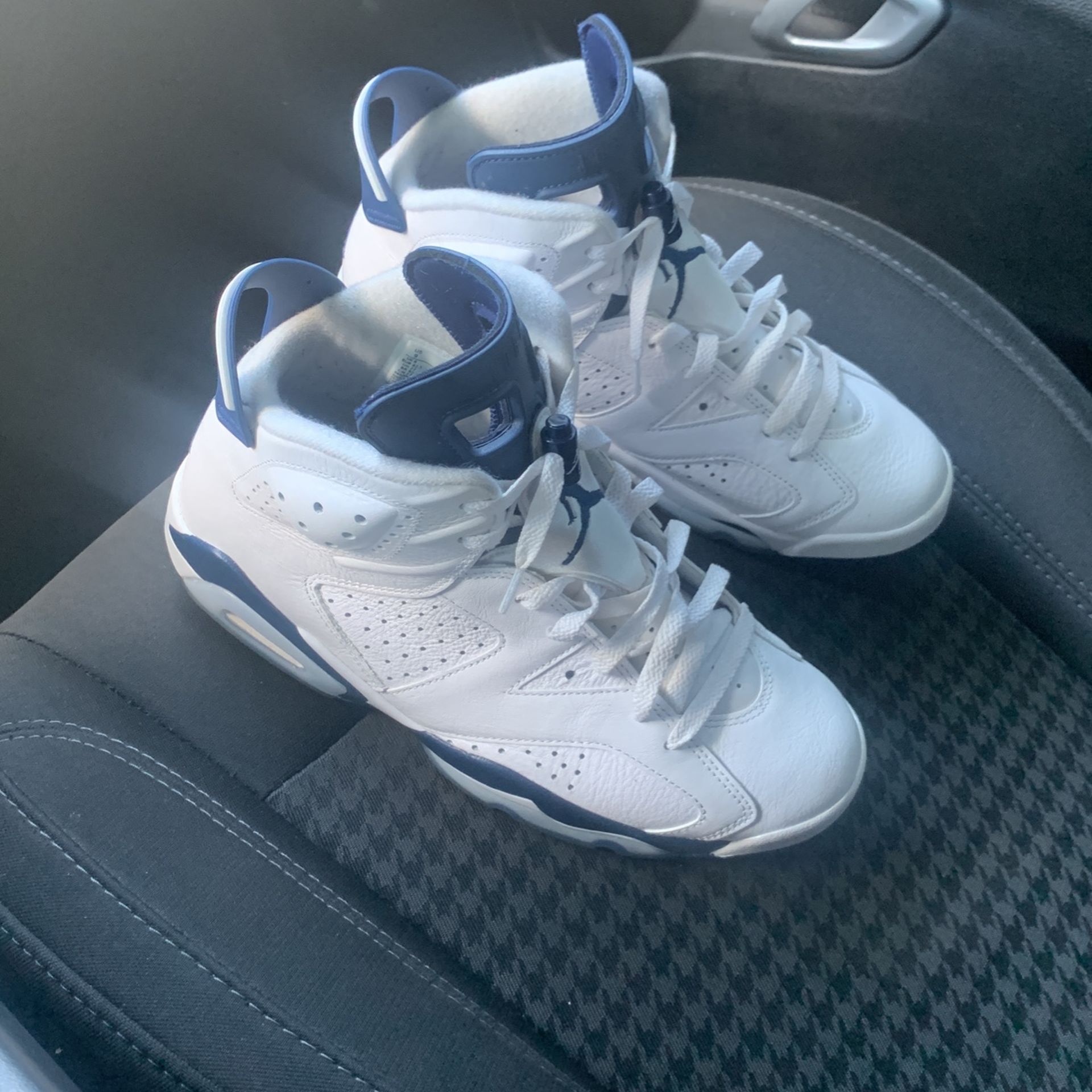 Midnight Navy Retro Jordan 6s