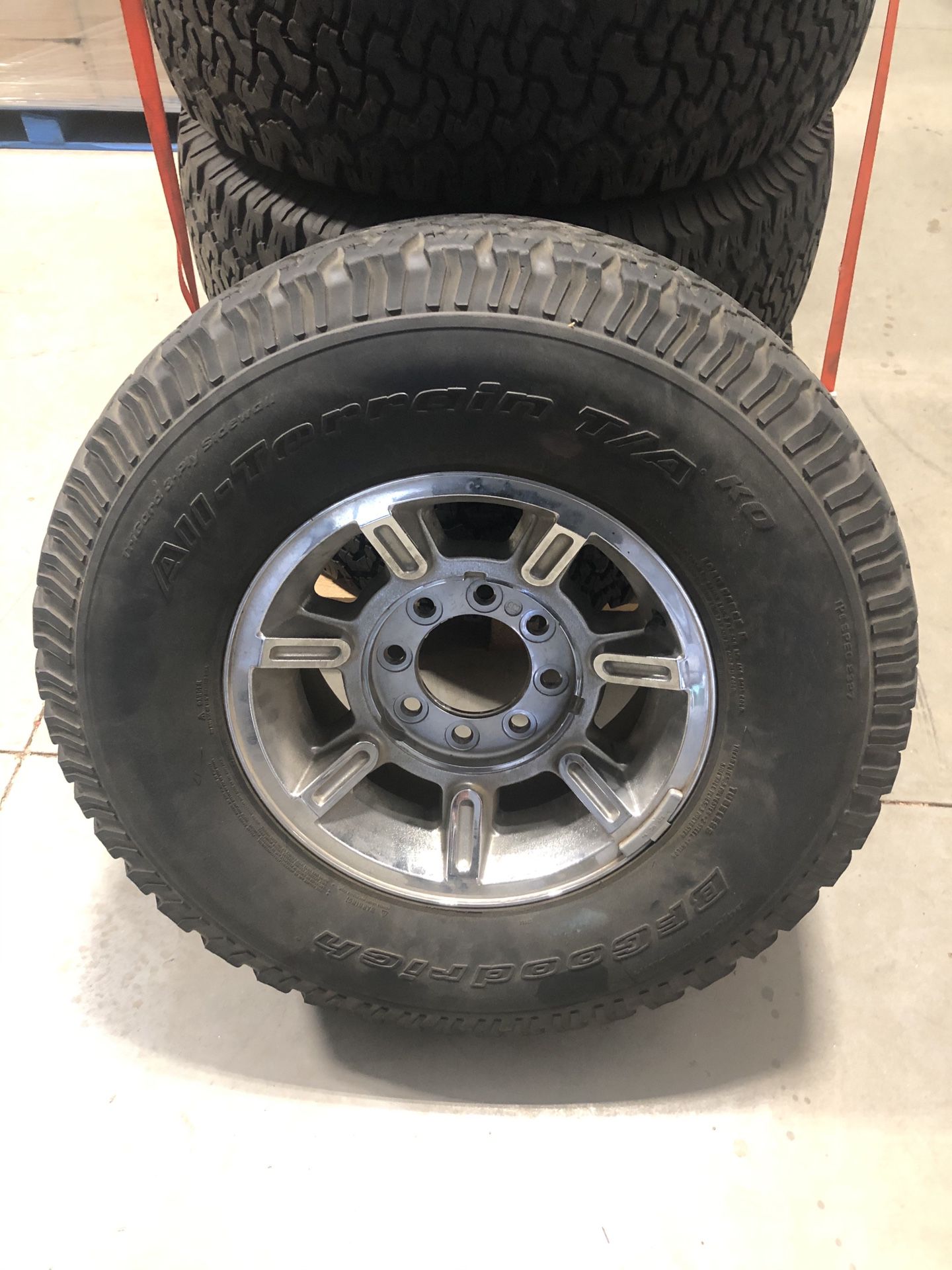 Set of 5 tires and rims 315 70 R17