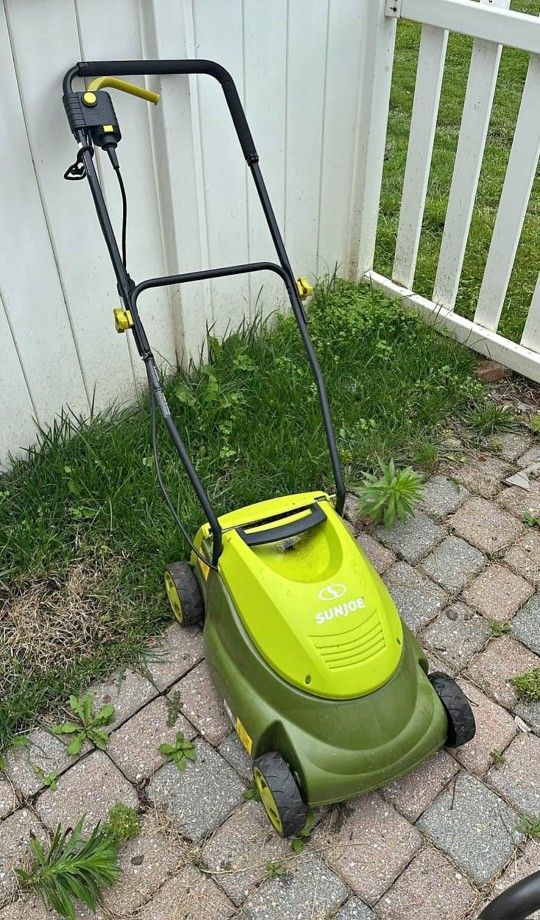 Electric Lawn Mower W/bag