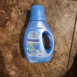 Snuggle Blue Sparkle Scent Fabric Softener 40 Loads 27.2 Fl Oz