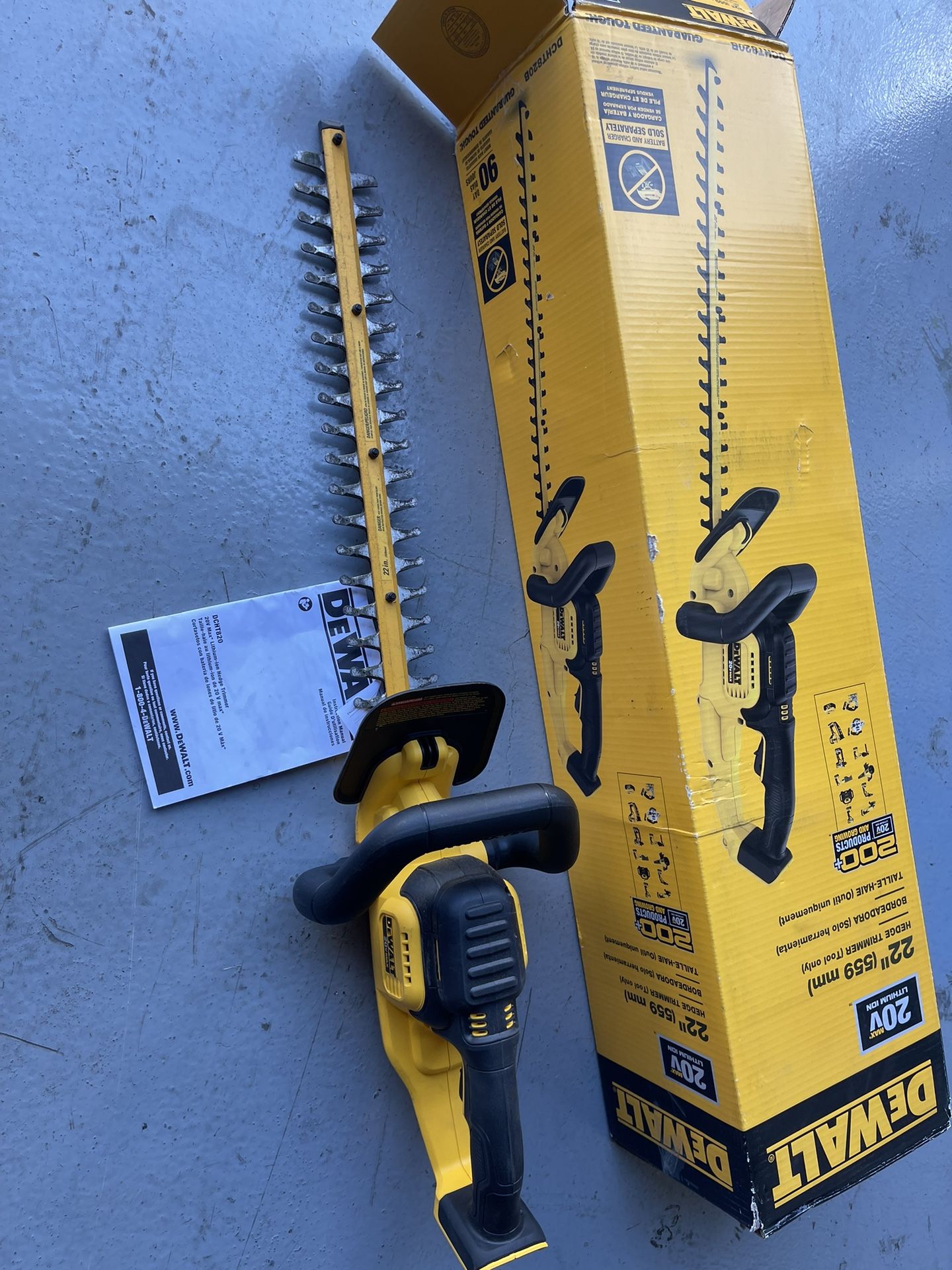 DEWALT 20V MAX 22 in. Cordless Battery Powered Hedge Trimmer (Tool Only) Good used condition