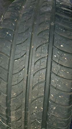 Llanta tire 225 / 60R16