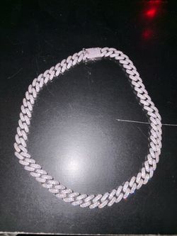 * Men’s Luxury Chain – Excellent Condition