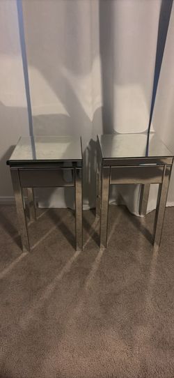 2 nightstands