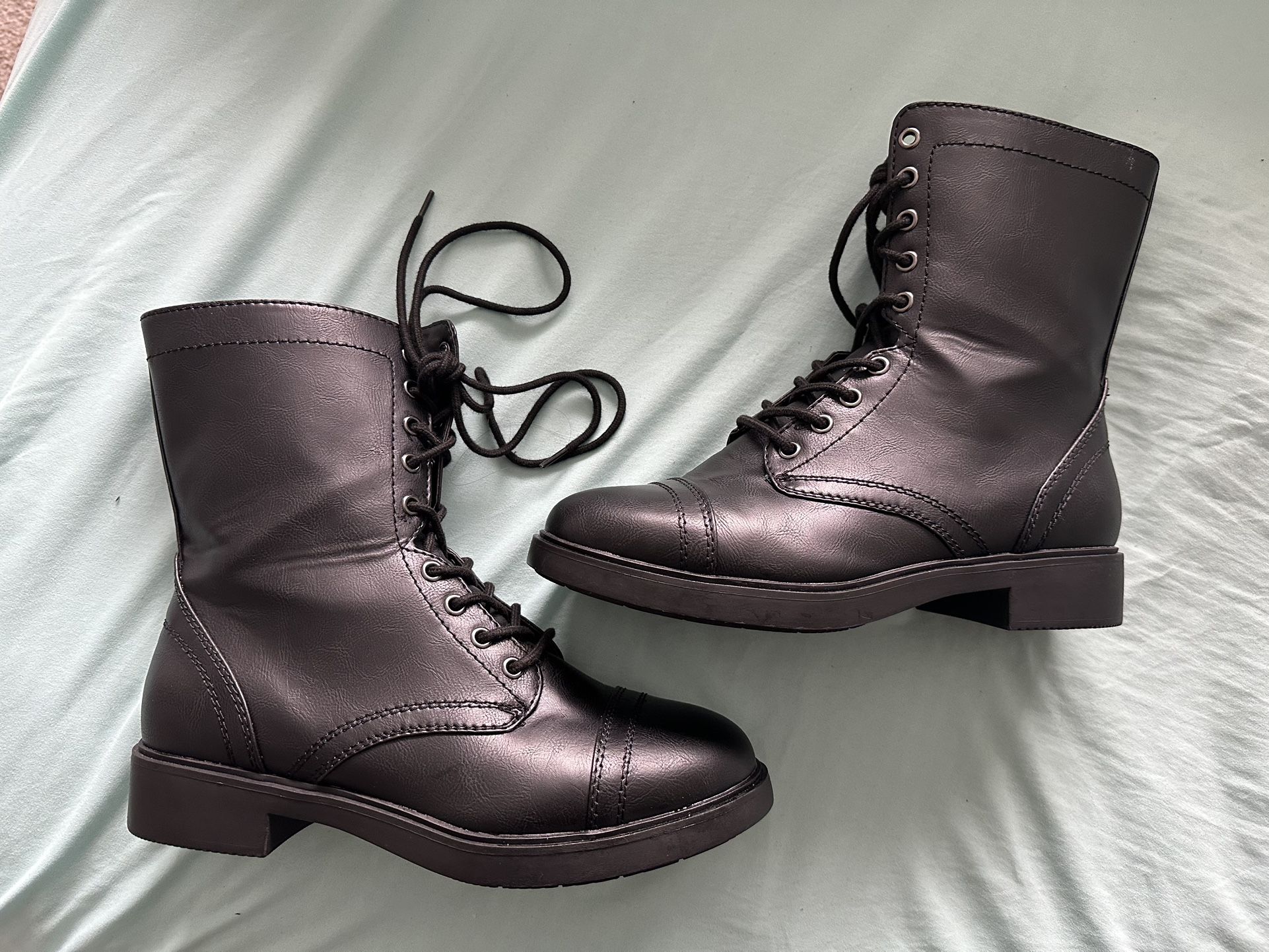 8.5W Women’s Black Boots