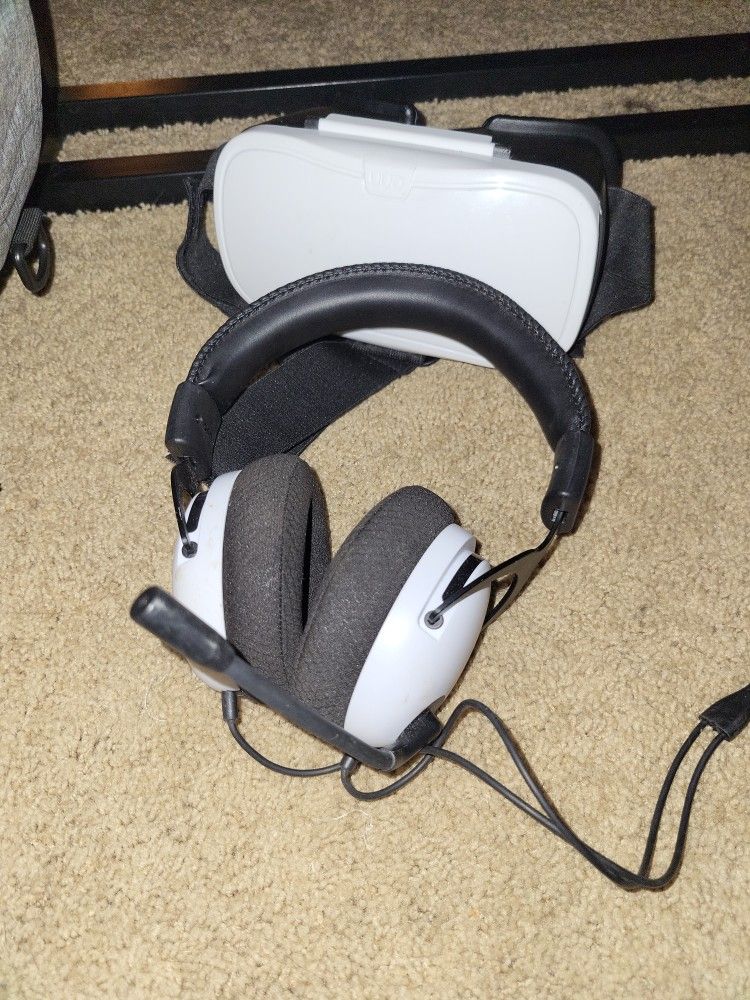 Gaming Gear (Gaming Headphones, VR Headsets))