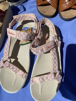 Sandals Sketchers Size 7 And Blouses Etc.. If You Want More Pic Send A Message