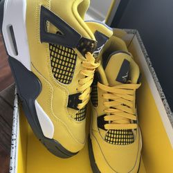 Air Jordan Retro 4 