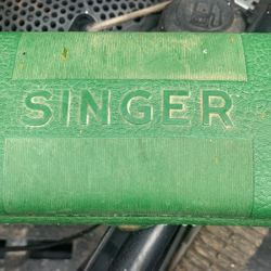 Singer Sewing Machine All Parts Nothing Missing 
