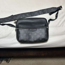 LV Messenger Bag 