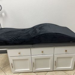 Custom Lash/ Facial Bed $450