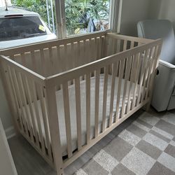 Neutral baby Crib 