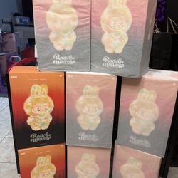 THE MONSTERS Big into Energy Series-ROCK THE UNIVERSE Vinyl Plush Doll