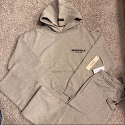 🔥 FEAR OF GOD ESSENTIALS SET – DARK OATMEAL HOODIE + PANTS – SIZE SMALL (NEW)