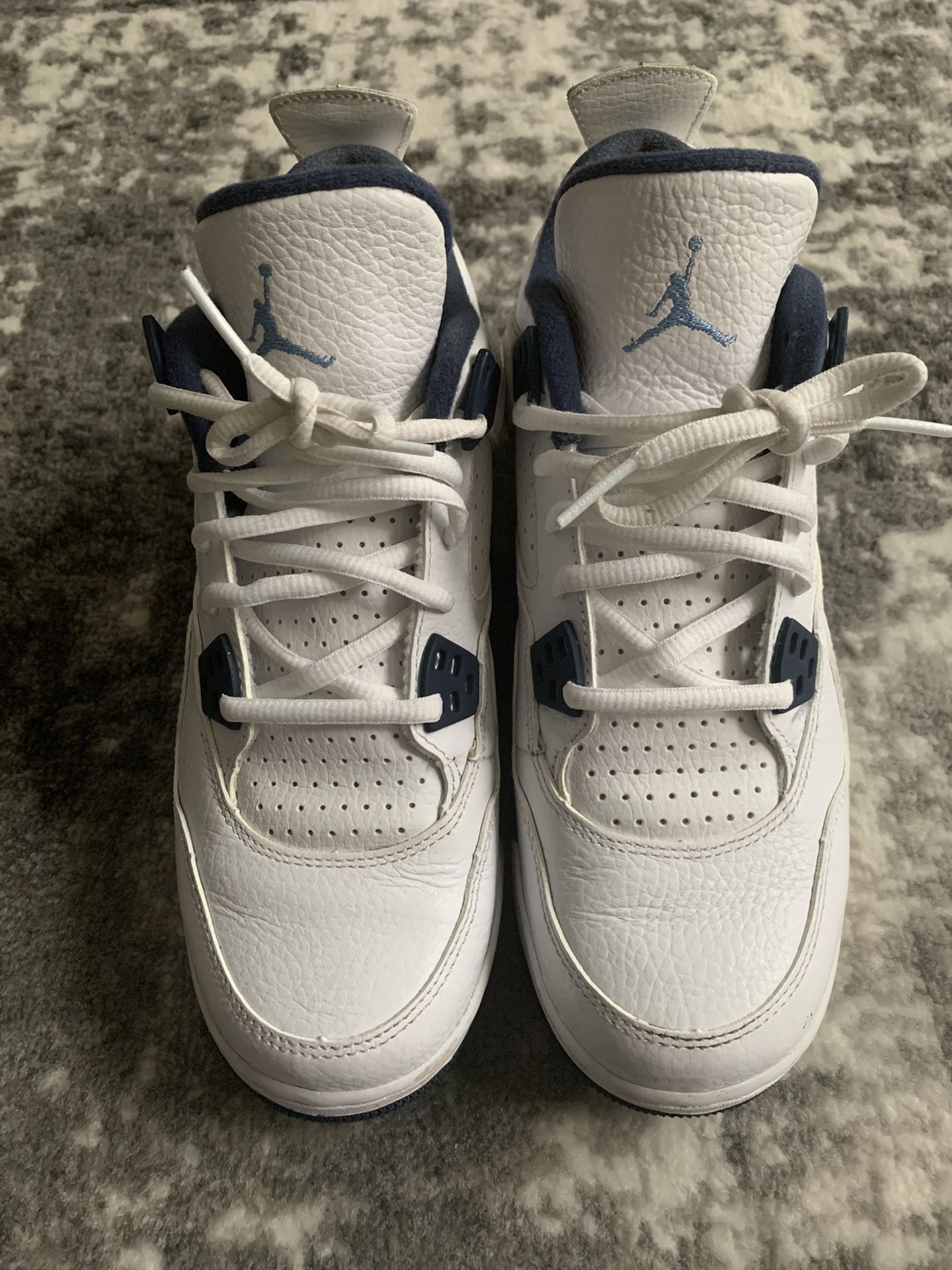 Air Jordan 4 (Boys Size 6Y)