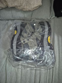New shoes for hart work whit steel protection