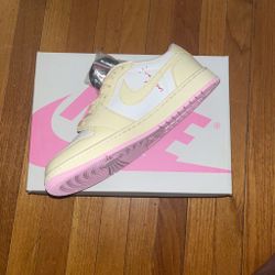 Jordan retro 1 Travis Scott shy pink