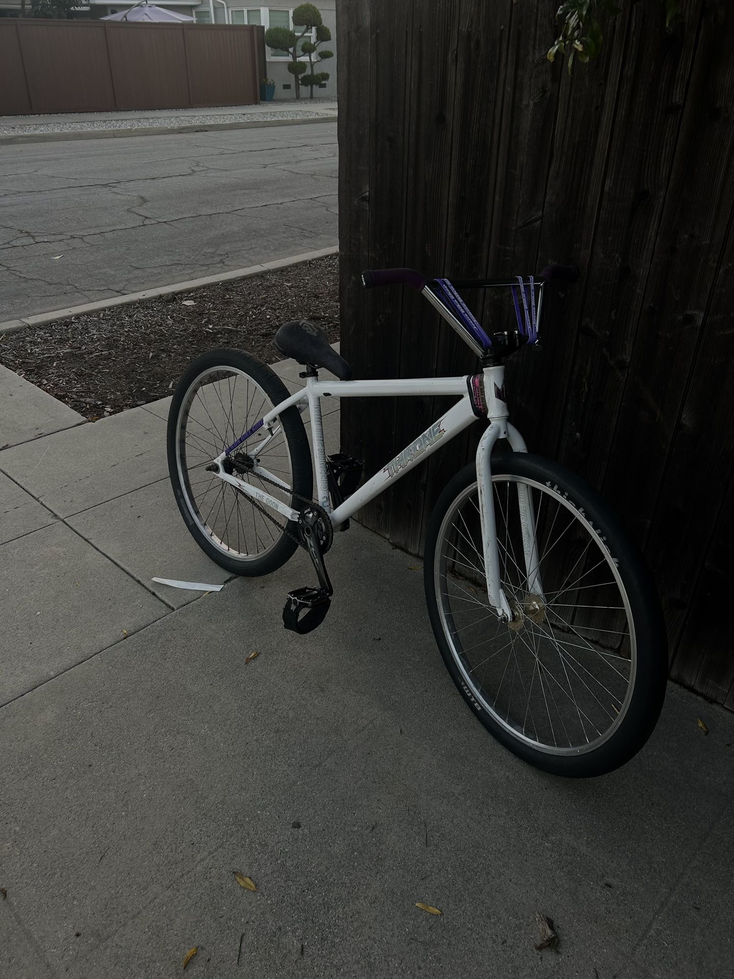 Throne Oil Slick Goon 29inch