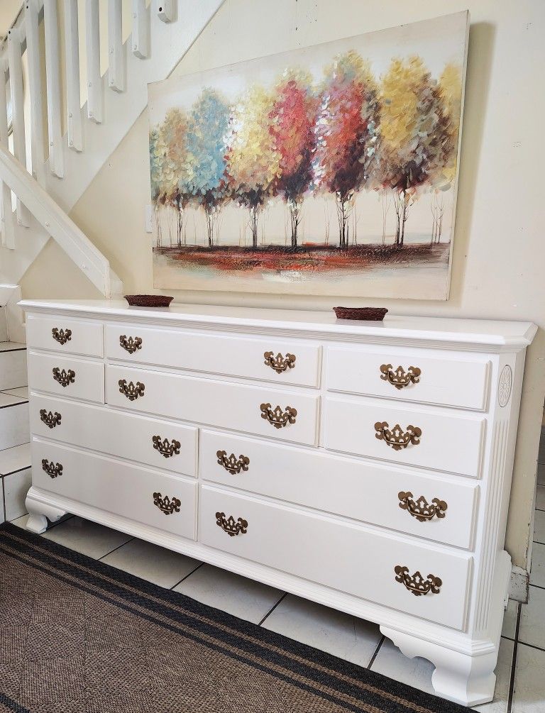 ETHAN ALLEN SOLID WOOD DRESSER EXCELLENT CONDITION DELIVERY AVAILABLE