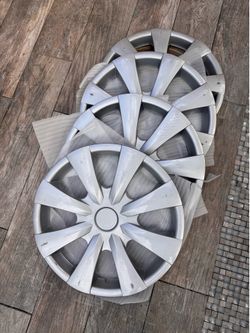 Silver Toyota Corolla hubcaps 15” set of 4 wheel rim covers scratched tapas de rin polveras