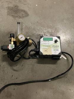 Titan Controls CO2 Regulator with Atlas3-Day/Night CO2 Monitor/Controller