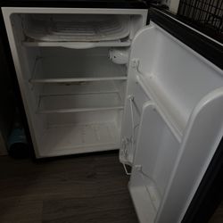 Insigna Mini Fridge 