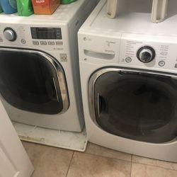 LG Washer & Dryer w/ Stacking Kit