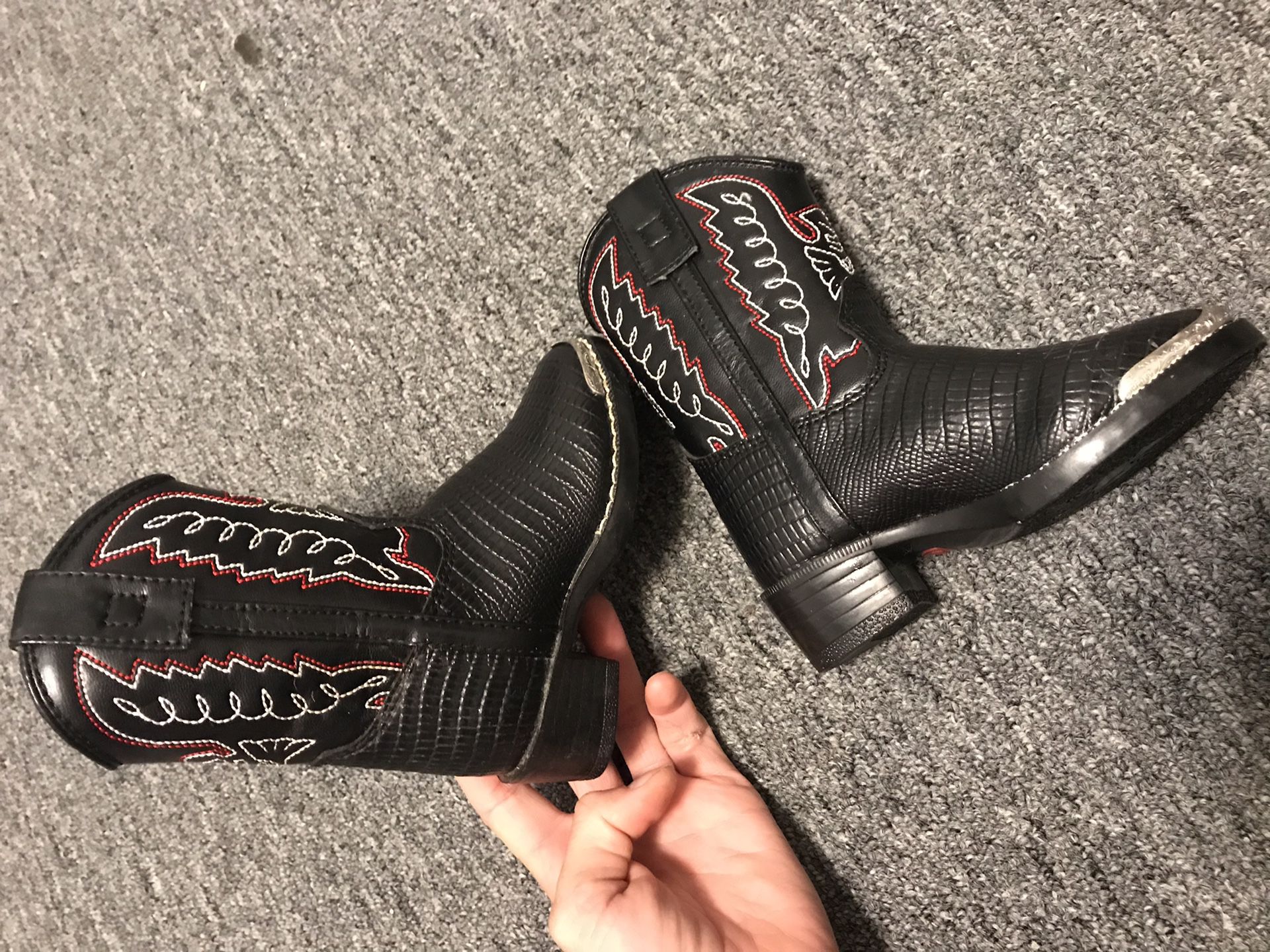 Baby girl size 6c Durango boots