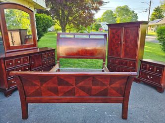 Queen Size Bedroom Set Good Condition Delivery Available Upon Request