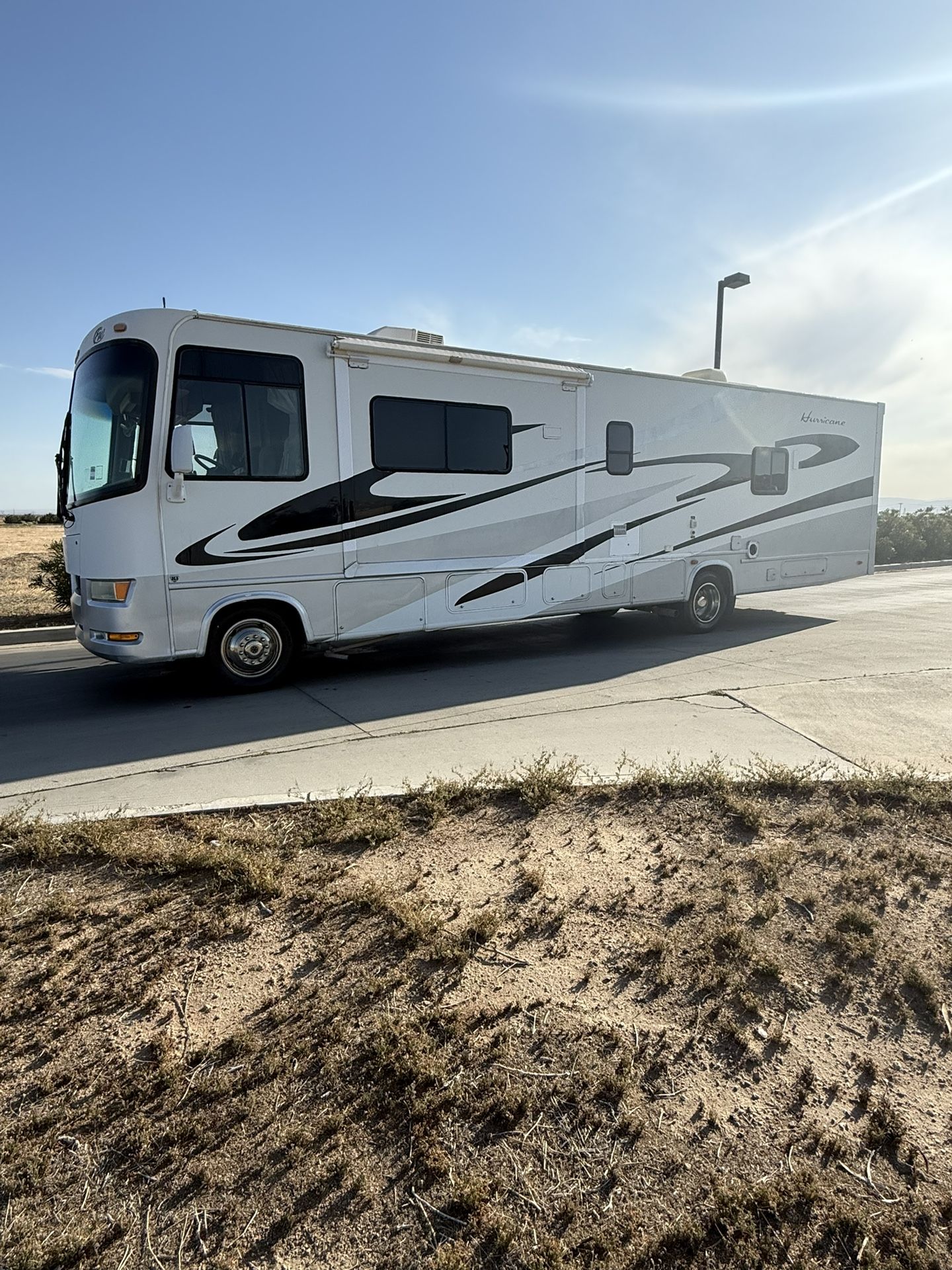 2007 Thor Four Winds Hurricane 34Y (Toy Hauler)