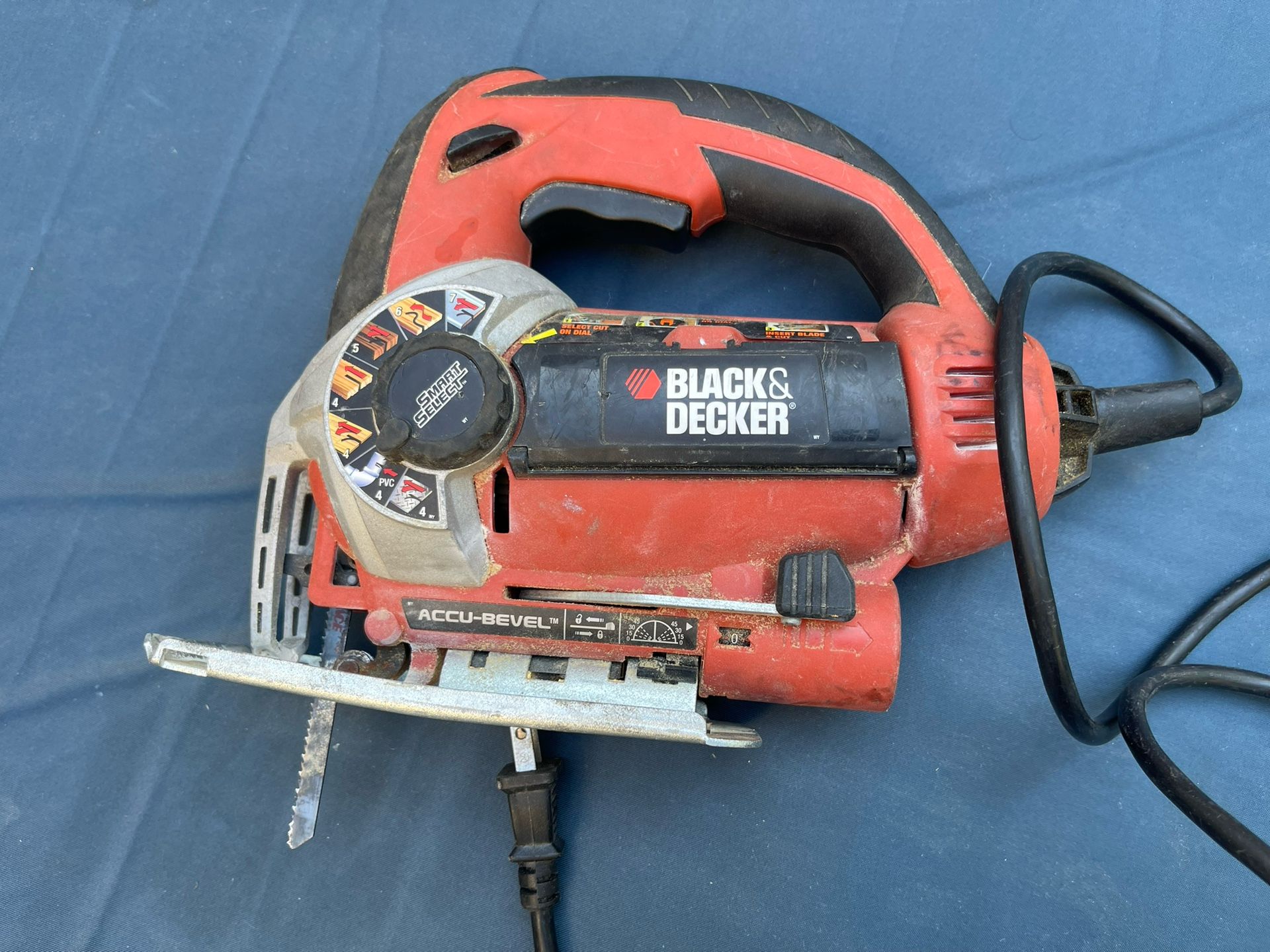 Black Deckers Smart Jig Saw