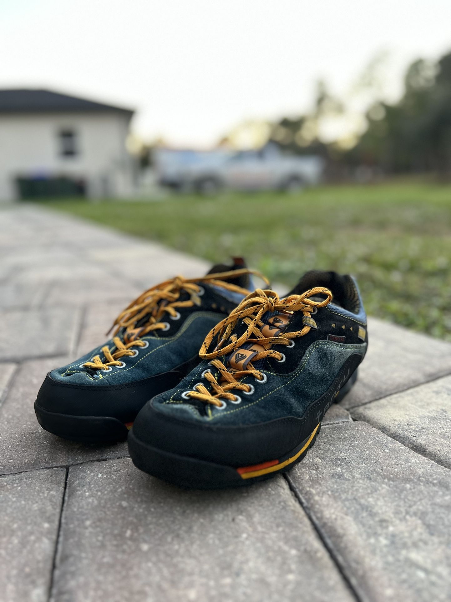 TANTU WATERPROOF HIKING BOOTS