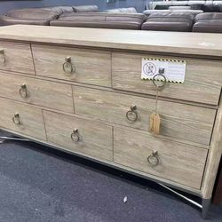 Dresser ，$680