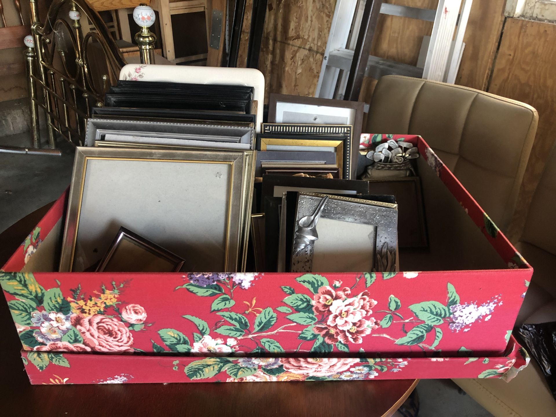 Box of pictures frame