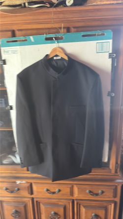 Alberto Celini Black suit, coat: 44s pants: 38s