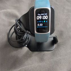 Fitbit Charge 5 With Stand Charger