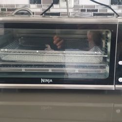 Ninja Air Fryer and Oven in Good Condition