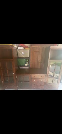 Entertainment center