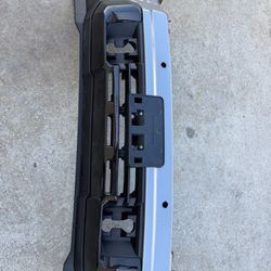 🔥 Front Bumper – 2024–2026 GMC Sierra 2500 / 3500 🔥  ✅ OEM original bumper ✅ Excellent condition – ready to install ✅ Fits GMC Sierra 2500 & 3500 (2