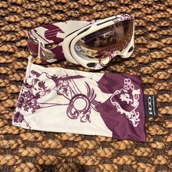 Oakley Sky Googles / Women $25