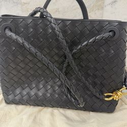 Bottega Veneta Andiamo Bag navy NEW