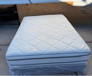 Full Size Mattress & Box Spring Set ā Good Condition